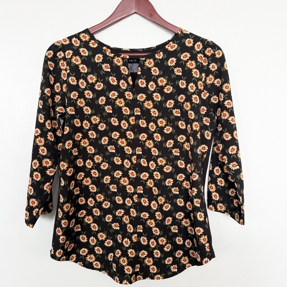 Van Heusen Tops - Van Heusen Floral Blouse XS Black Daisy Split Neck 3/4 Sleeve Mixed Media Flaw